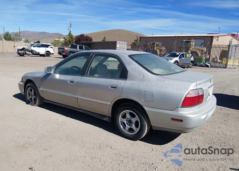 1997 Honda Accord Value z USA, uszkodzony, nr VIN 1HGCD5687VA167115
